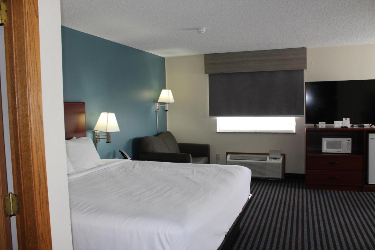 Reston Inn & Suites Spencer Экстерьер фото