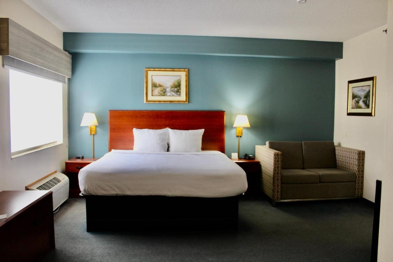 Reston Inn & Suites Spencer Экстерьер фото