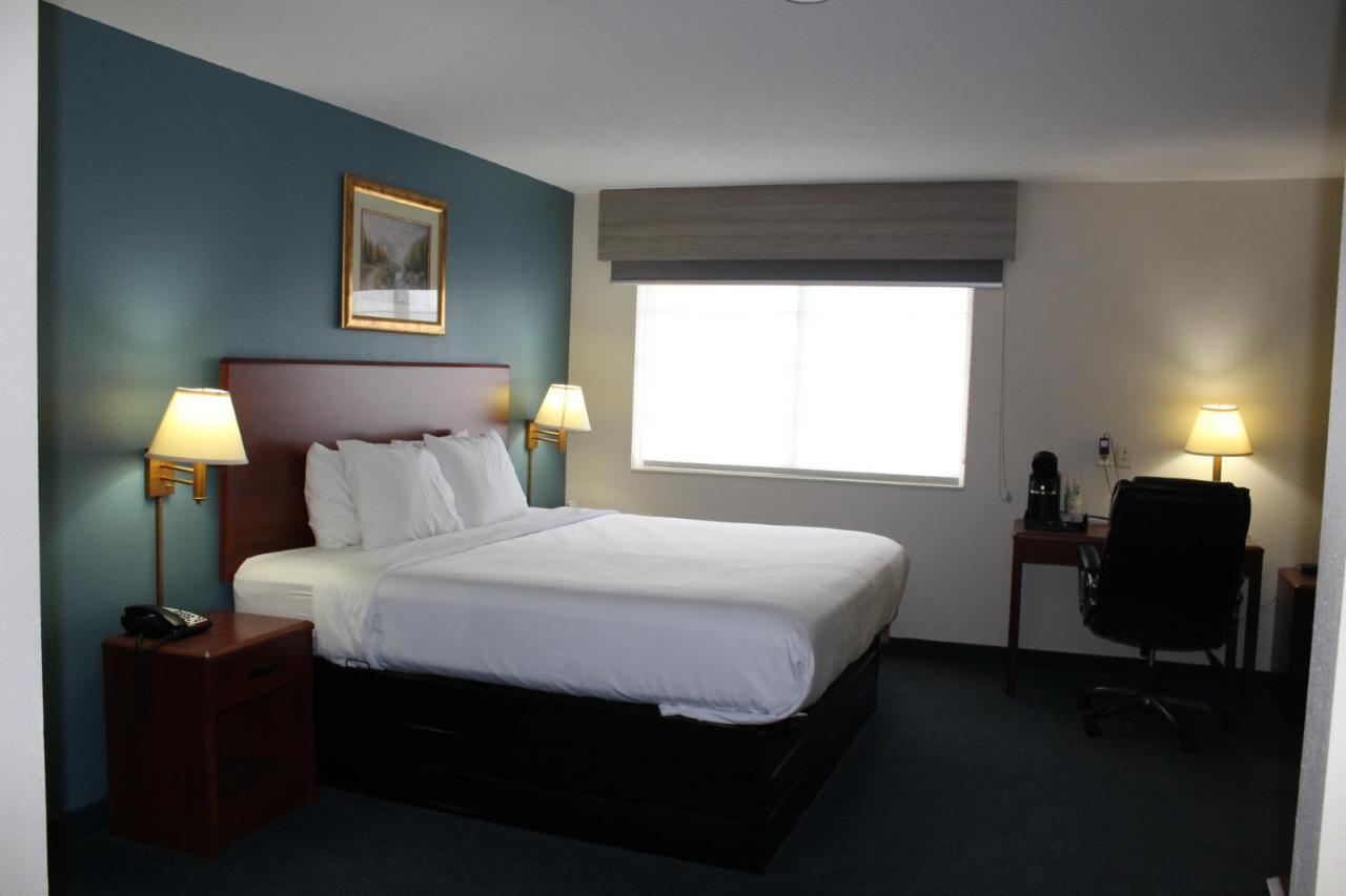 Reston Inn & Suites Spencer Экстерьер фото